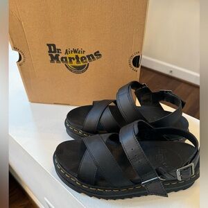 Dr. Martens • Voss II Sandal black platform cross strap Hydro leather buckle